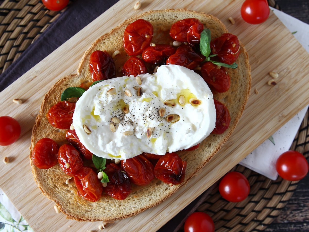 Bruschetta with roasted tomatoes and creamy burrata