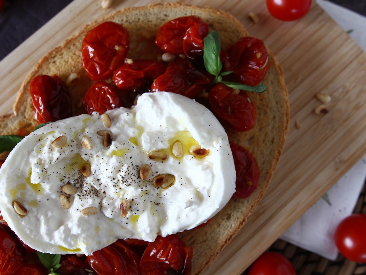 Bruschetta with roasted tomatoes and creamy burrata - photo 2