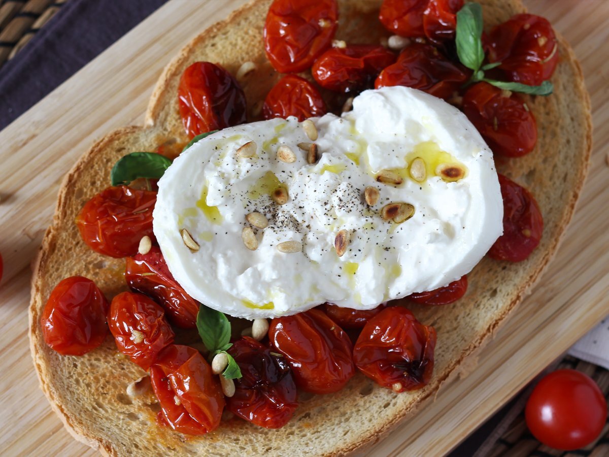 Bruschetta with roasted tomatoes and creamy burrata - photo 4