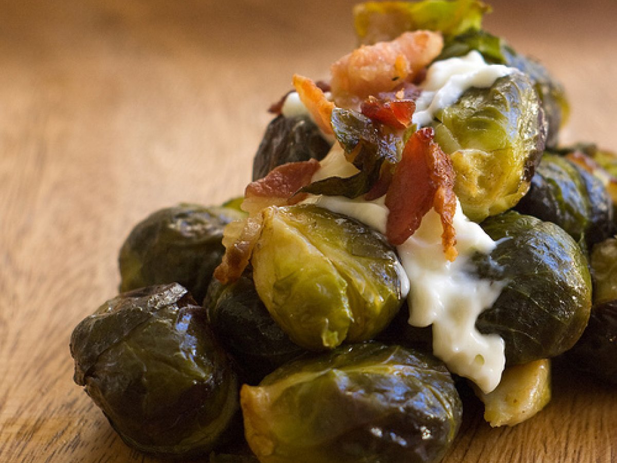Brussels sprouts with mayonnaise and bacon