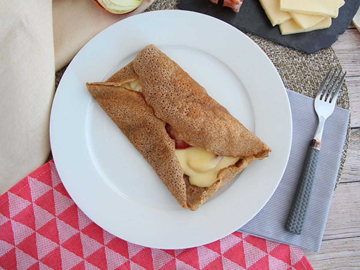 Buckwheat galette cheese and pancetta - photo 4