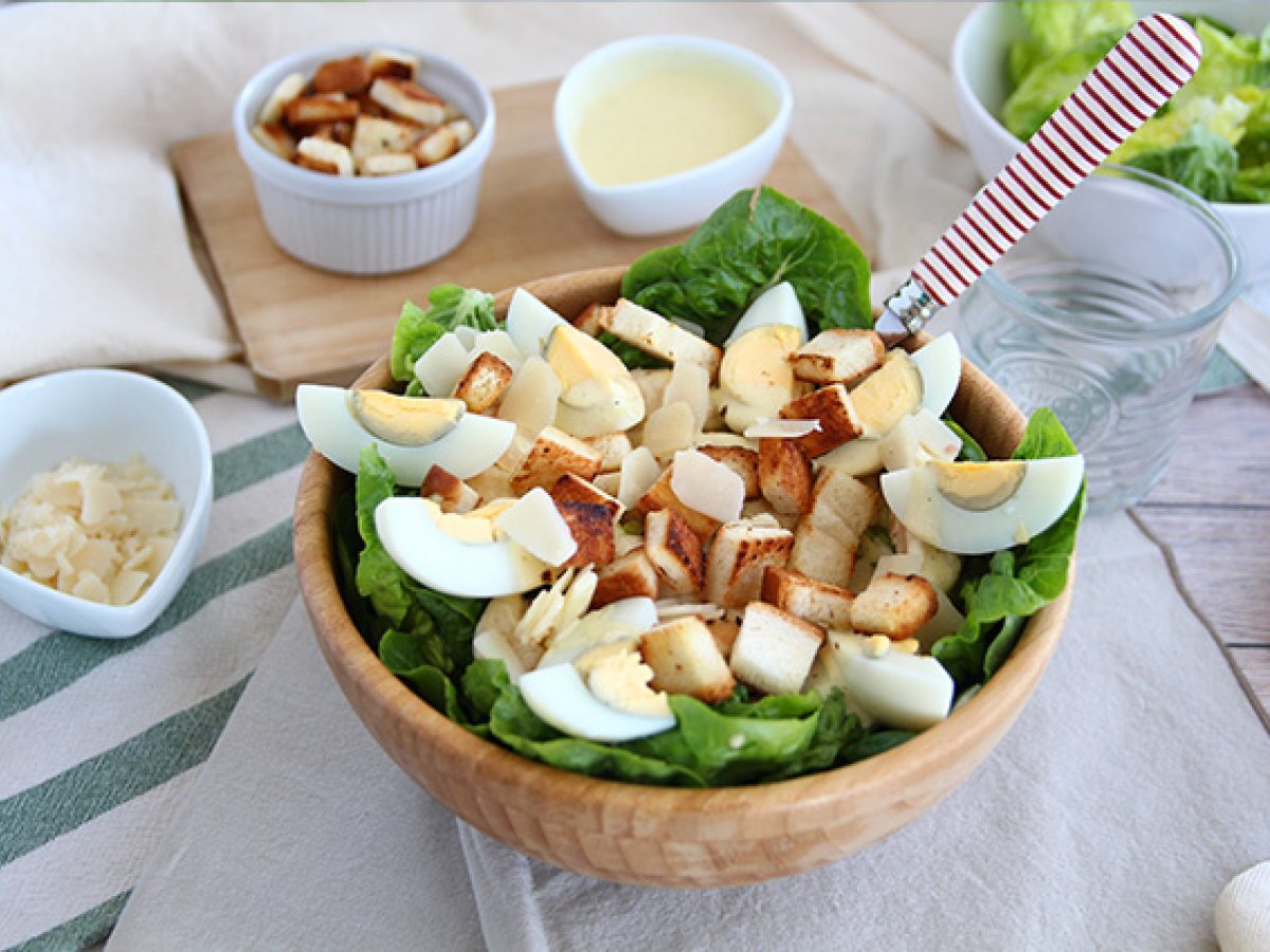 Caesar salad - the classic recipe - photo 2