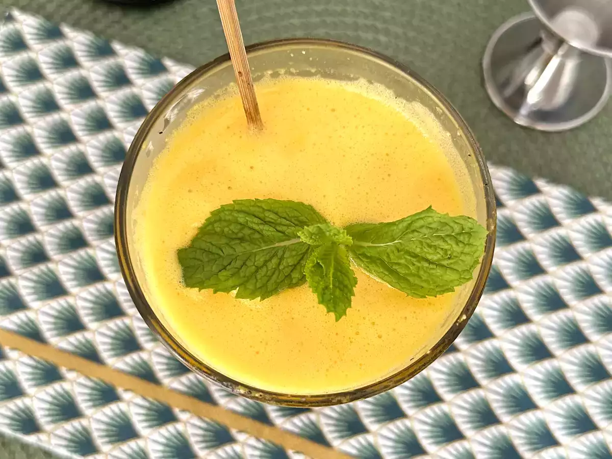 Caipirinha de maracujá batida: the Brazilian passion fruit smoothie cocktail - photo 2