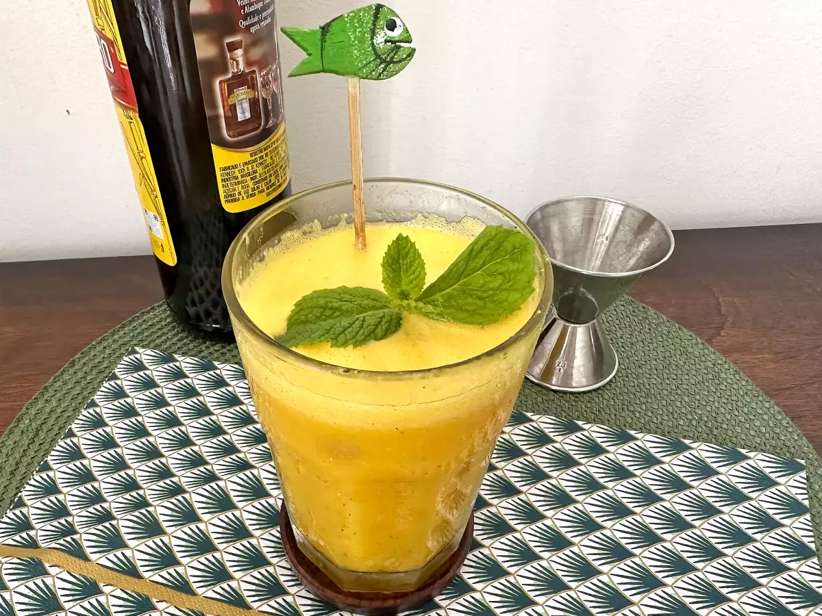 Caipirinha de maracujá batida: the Brazilian passion fruit smoothie cocktail - photo 5