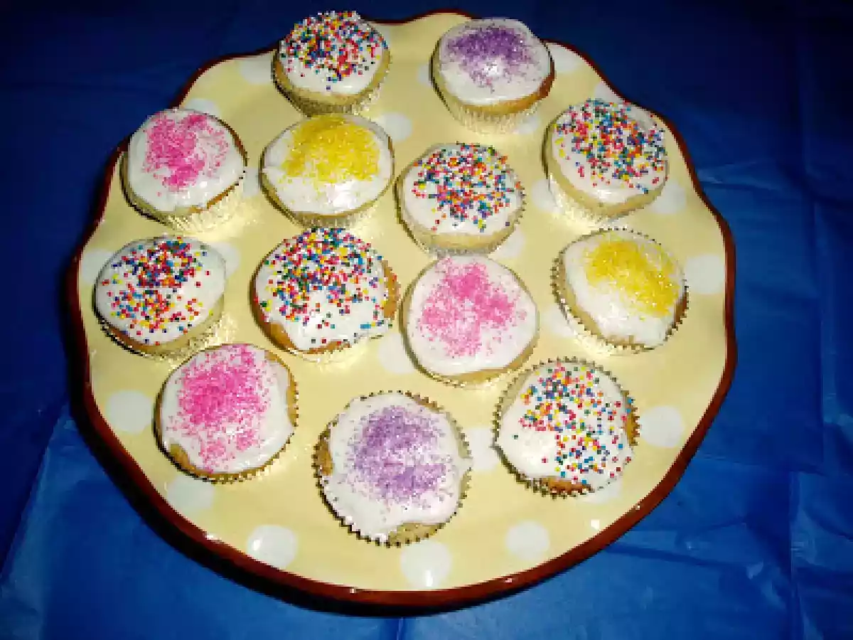 Cake with Marshmallow Creme Frosting - photo 2