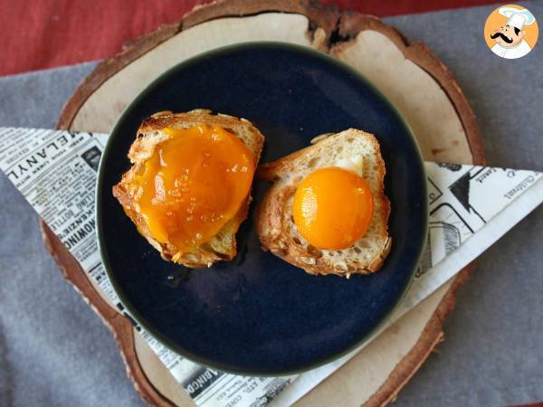 Candied egg yolks with air fryer to spread on a toast!