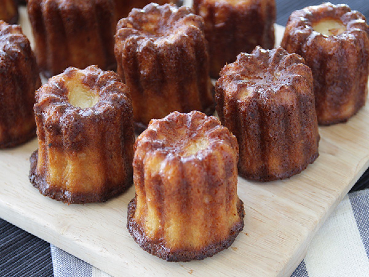 Canelés of Bordeaux - Video recipe !