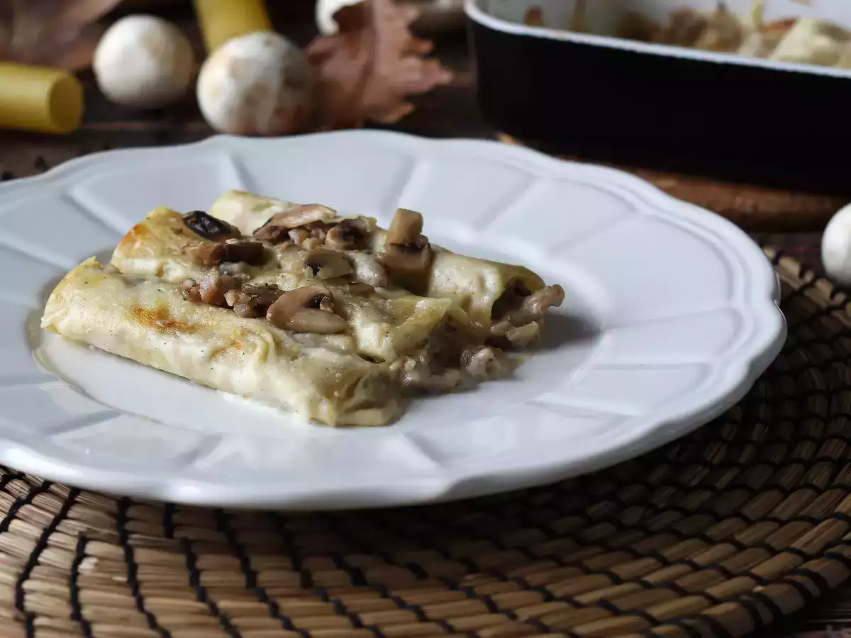 Cannelloni with mushrooms and sausage