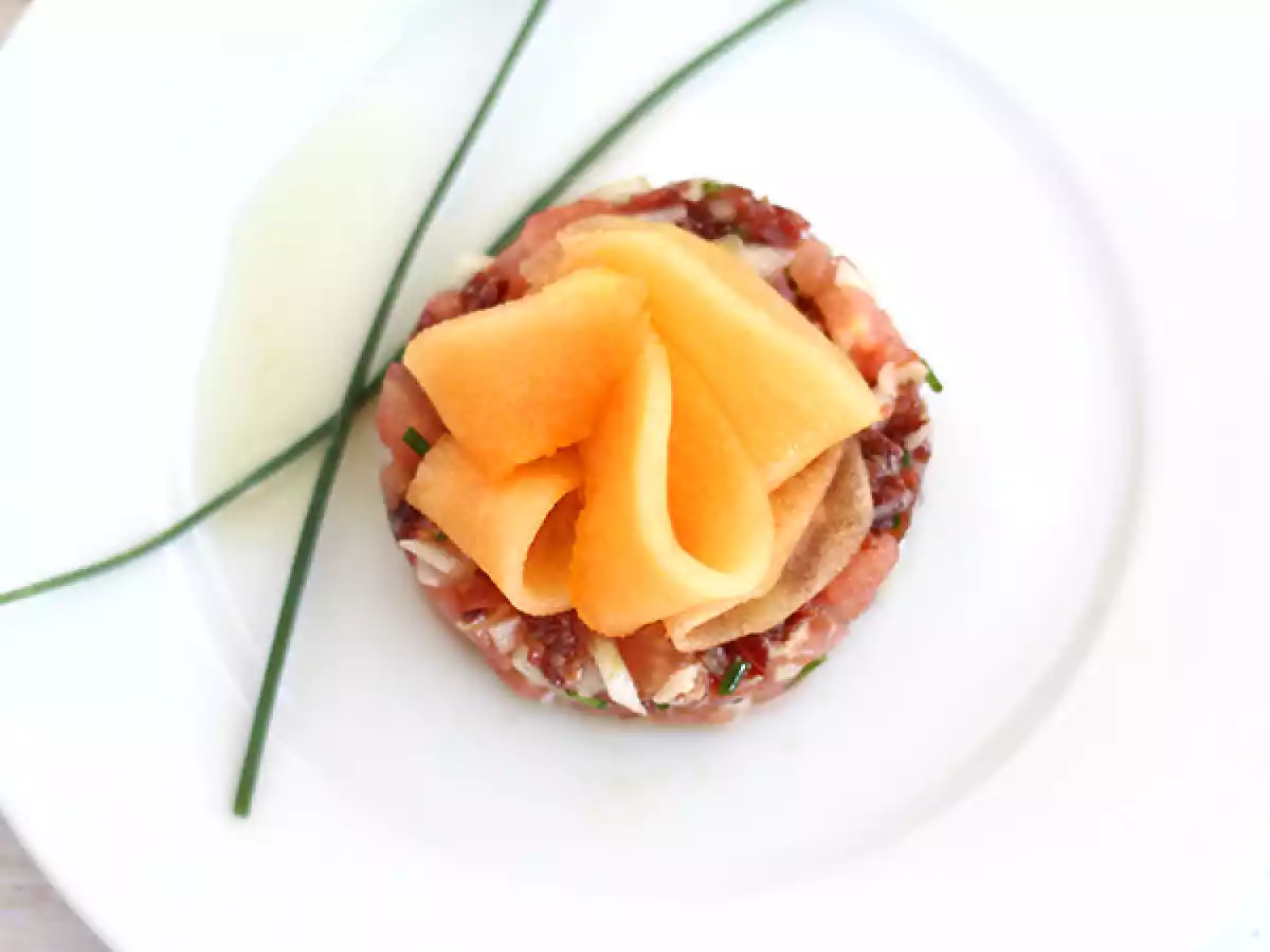 Cantaloupe and prosciutto tartare - photo 2