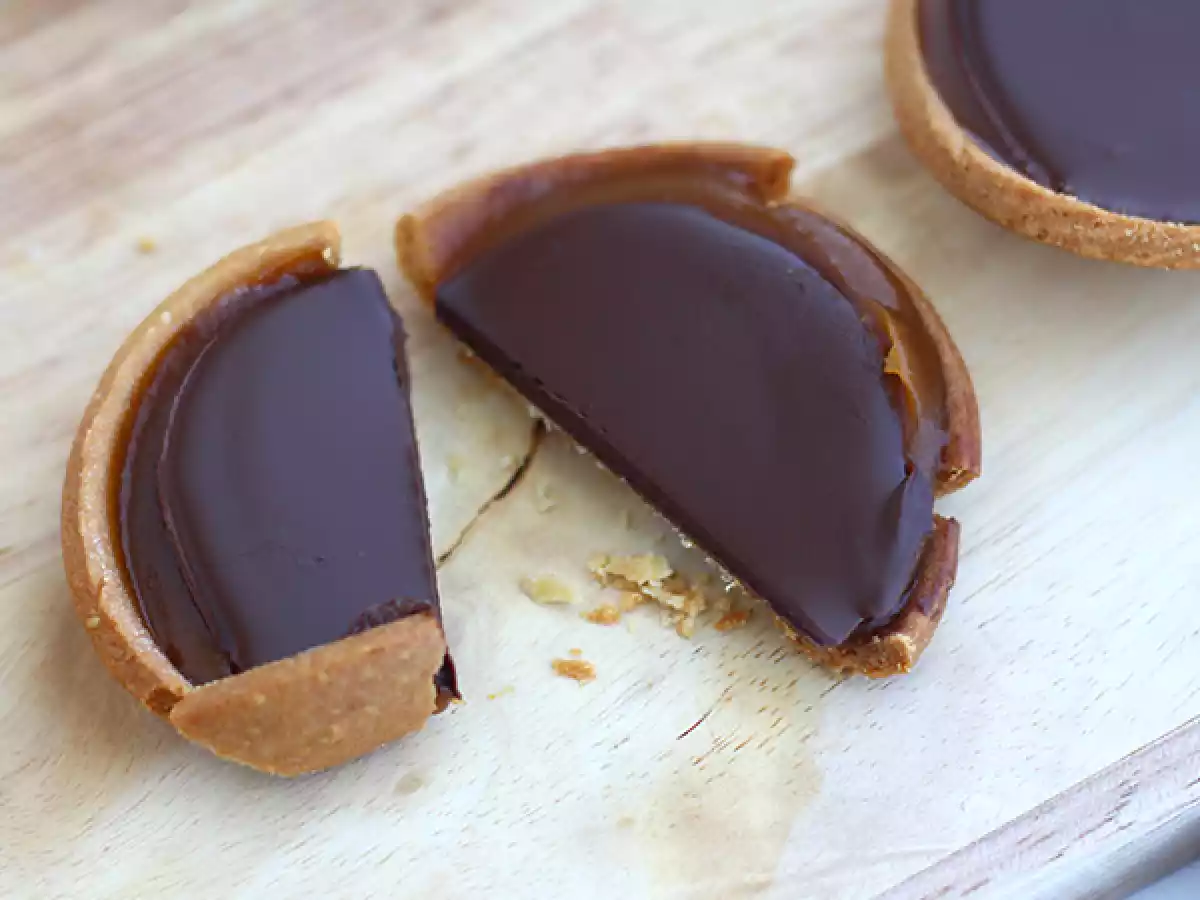 Caramel and chocolate tarts - photo 2