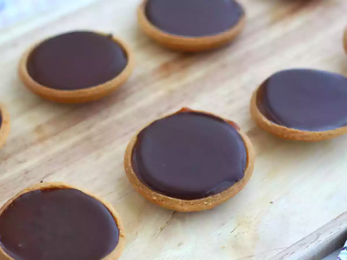 Caramel and chocolate tarts - photo 3