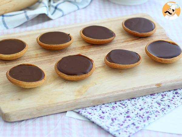 Caramel and chocolate tarts