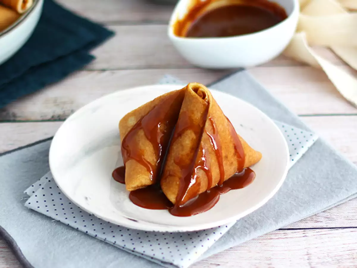 Caramelized Apple Crêpe Samosas