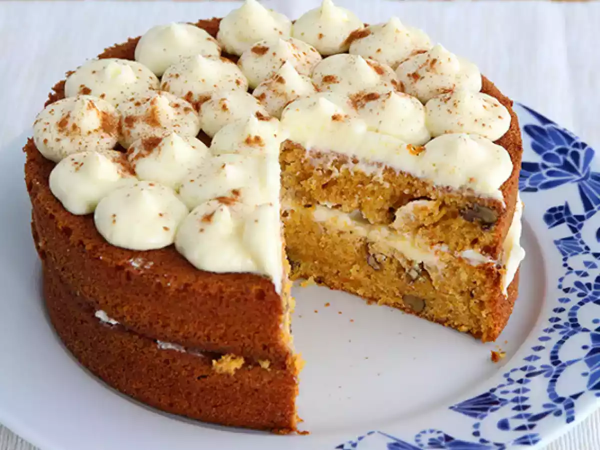 Carrot cake with nuts - video recipe !