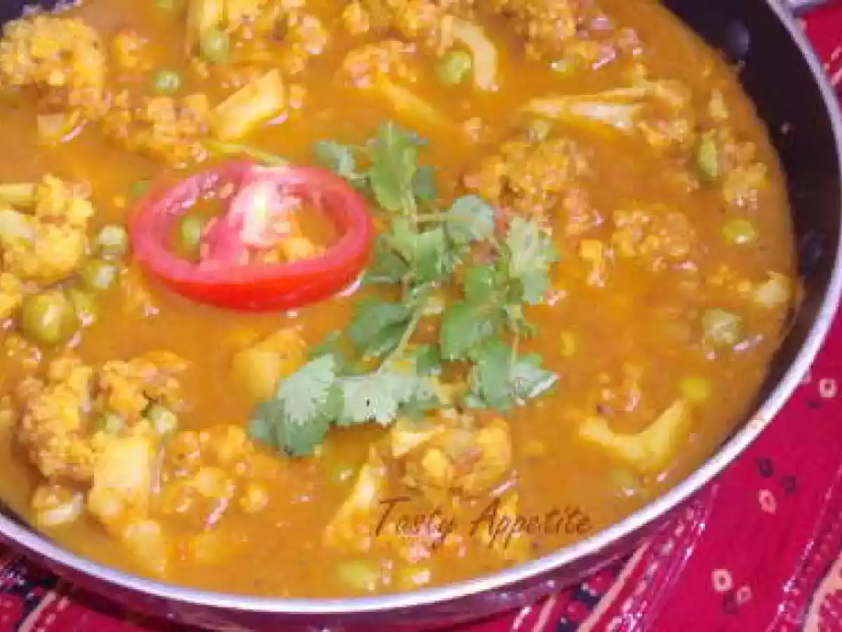 Cauliflower Green Peas curry