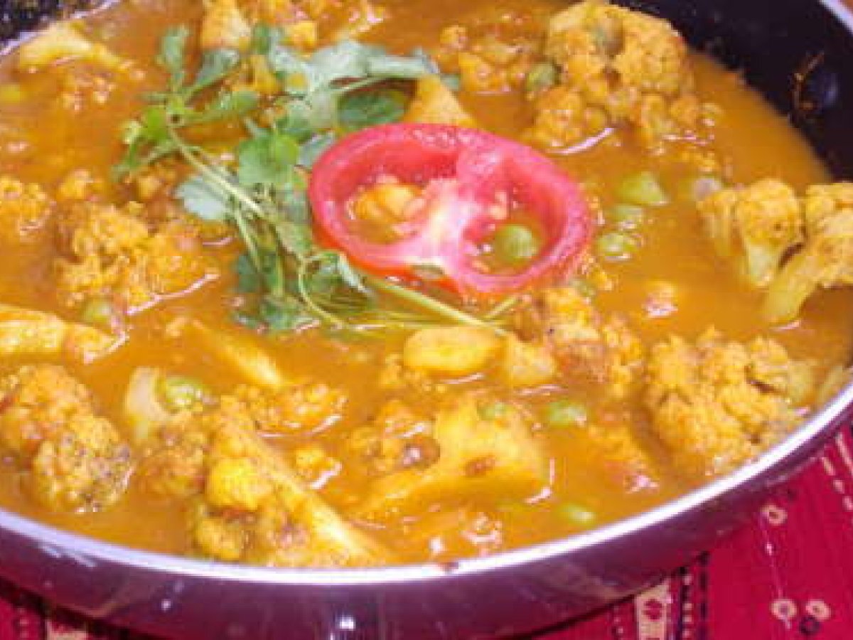 Cauliflower Green Peas curry - photo 2