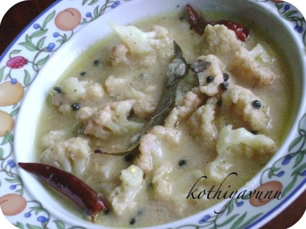 Cauliflower Rezala / Cauliflower in Yogurt and Spices Gravy