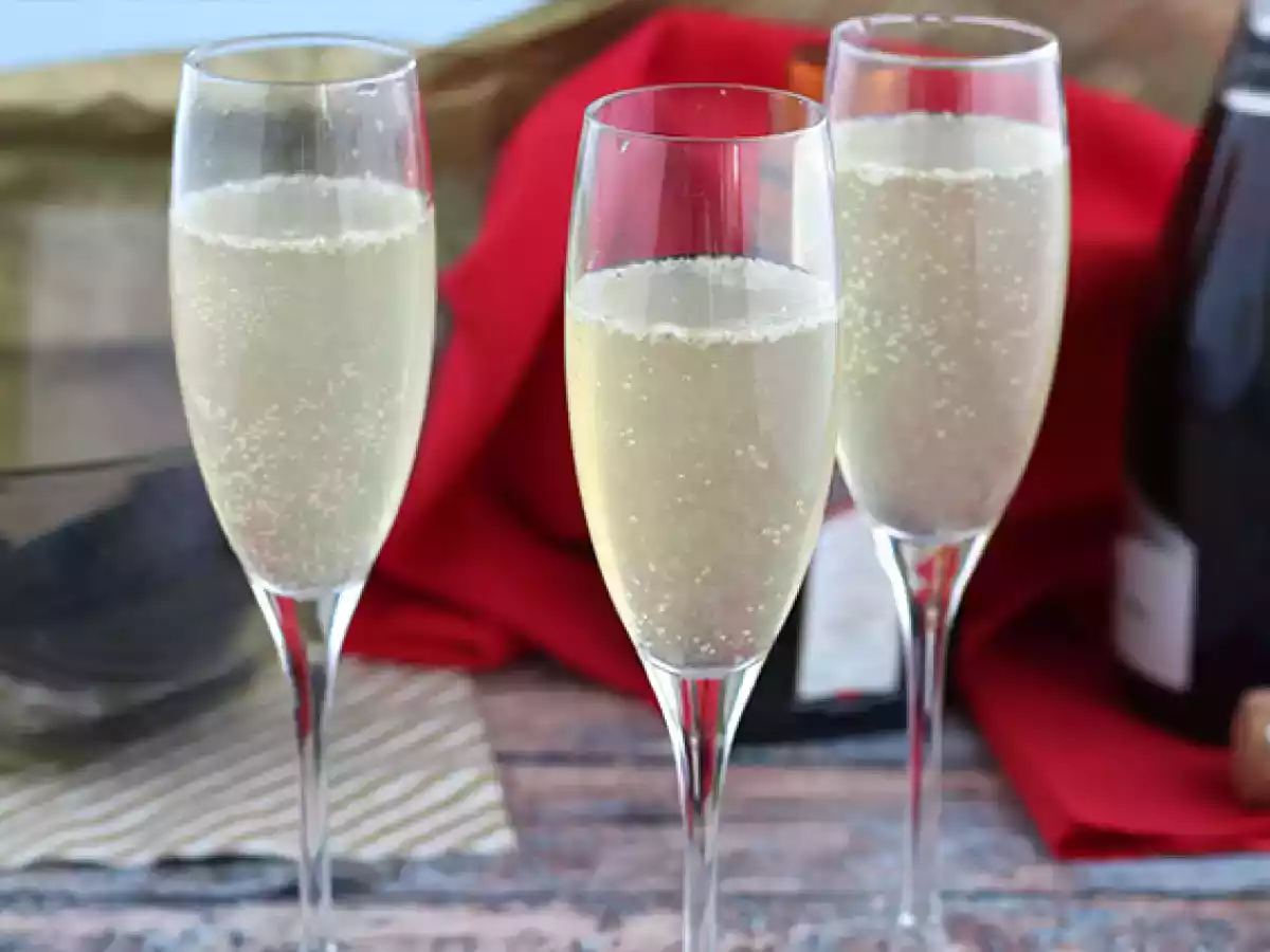 Champagne soup, a festive cocktail