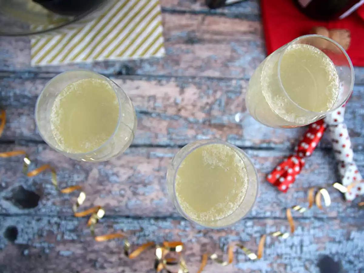 Champagne soup, a festive cocktail - photo 2
