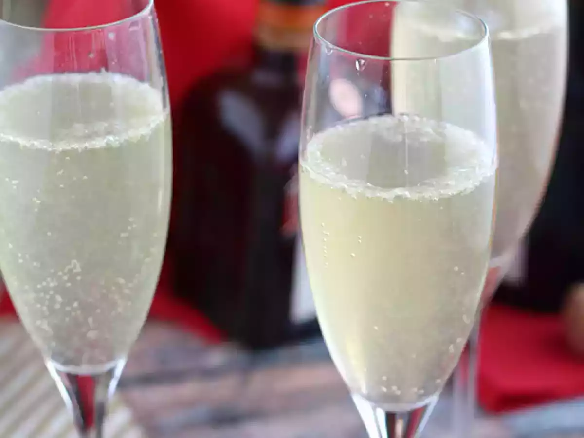 Champagne soup, a festive cocktail - photo 3