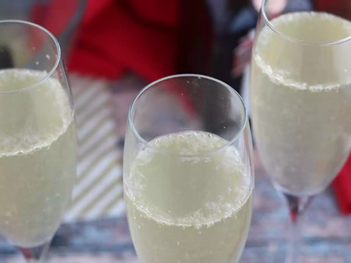 Champagne soup, a festive cocktail - photo 4