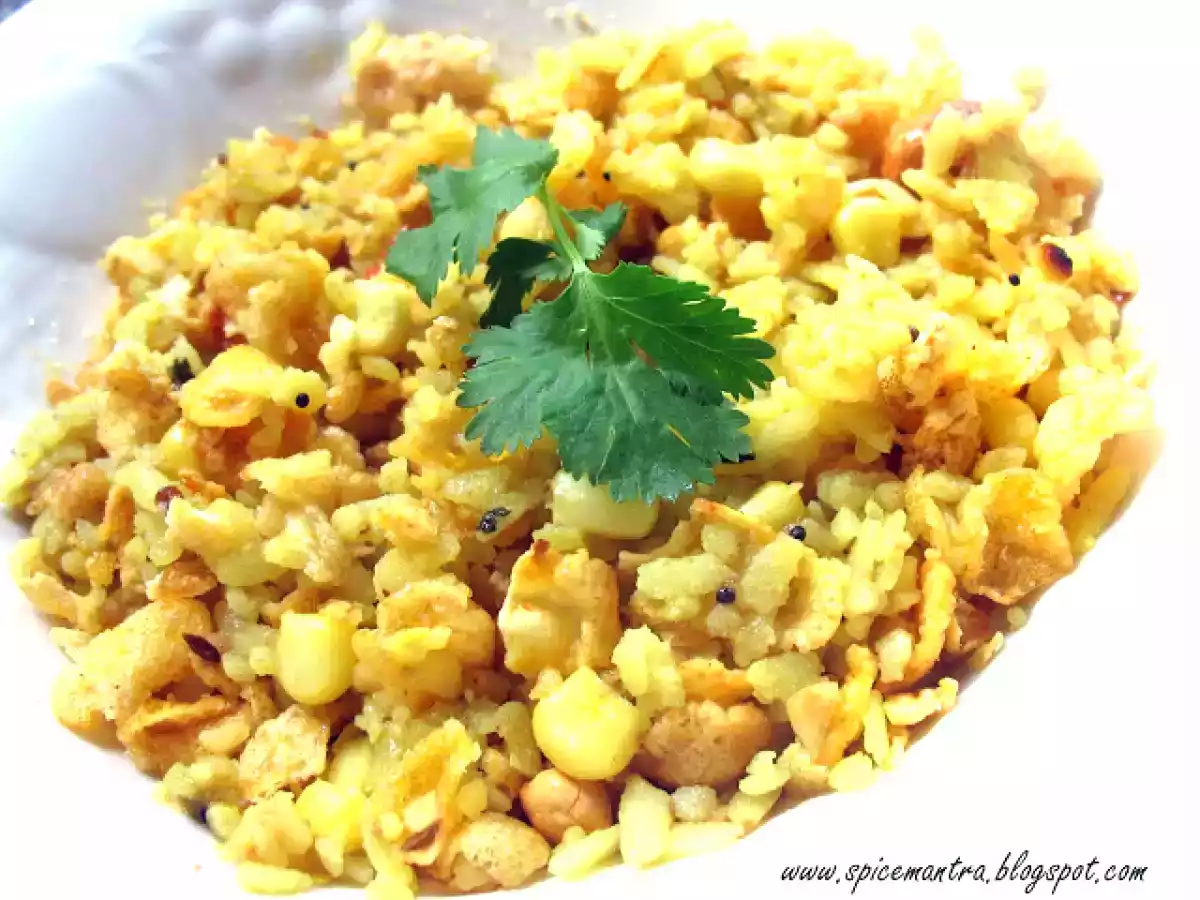 Chatpata Corn-Poha Chaat (Corn and Beaten Rice Chaat recipe)