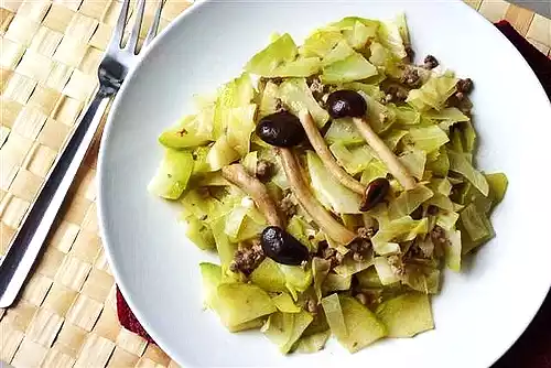 Chayote recipe with cabbage and willow mushrooms