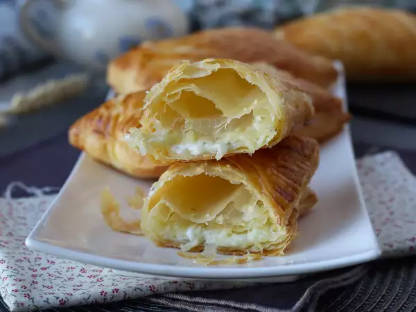 Recipe Cheese puff pastries: a super-easy, nostalgic treat