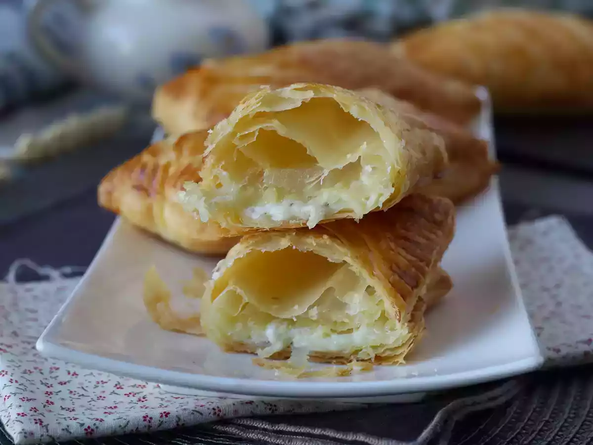 Cheese puff pastries: a super-easy, regressive recipe