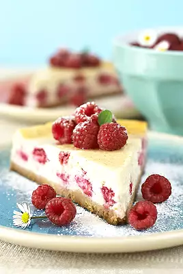 Raspberry cheesecake recipe with raspberries