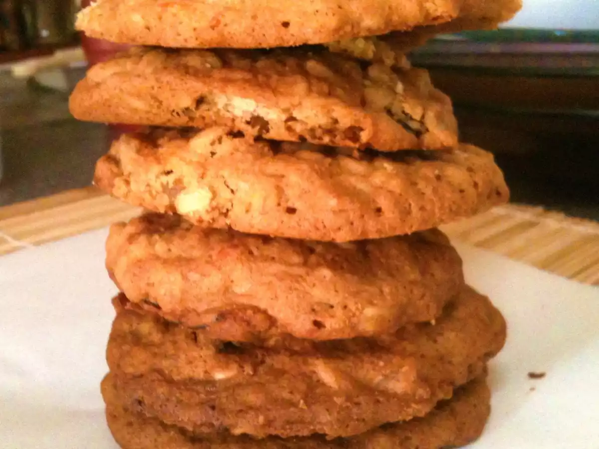 Cheesy Pineapple Raisin Oatmeal Cookie