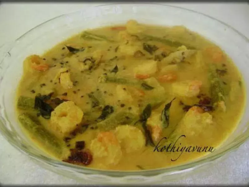 Chemmeen Muringakka Curry / Prawn Drumstick Curry - photo 2