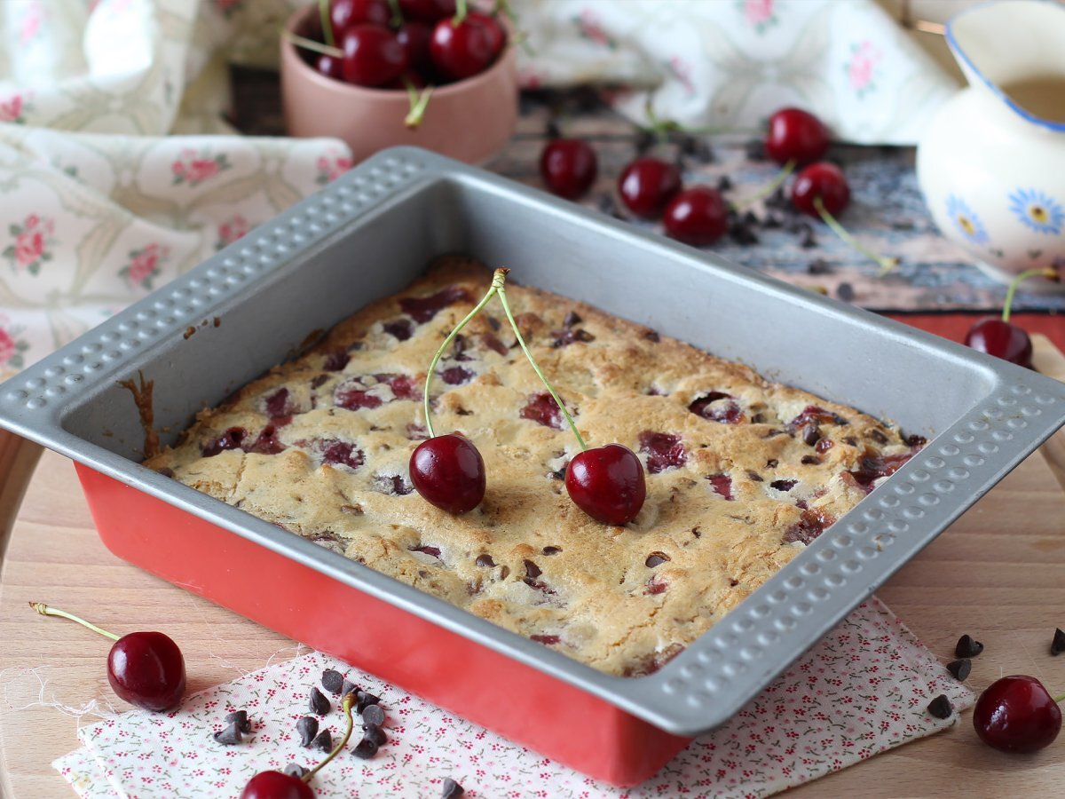 Cherries and chocolate blondie bars, the perfect crunchy and fondant cake - photo 4