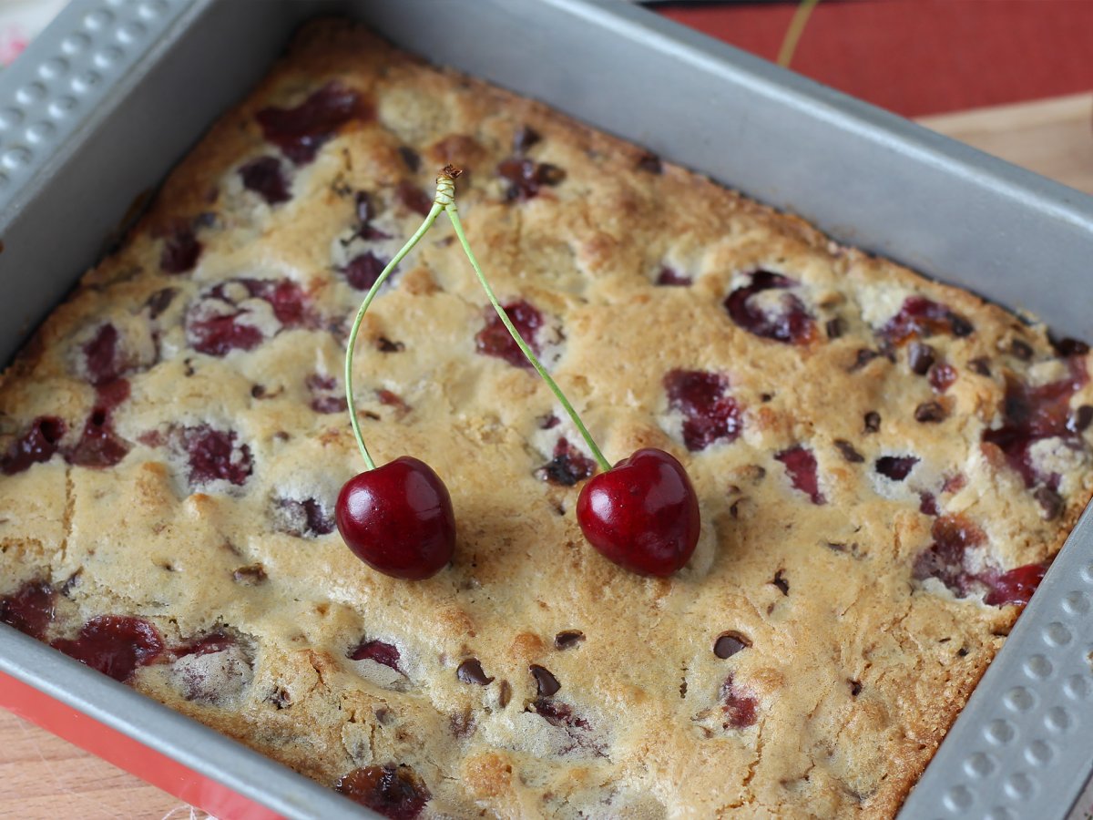 Cherries and chocolate blondie bars, the perfect crunchy and fondant cake - photo 8