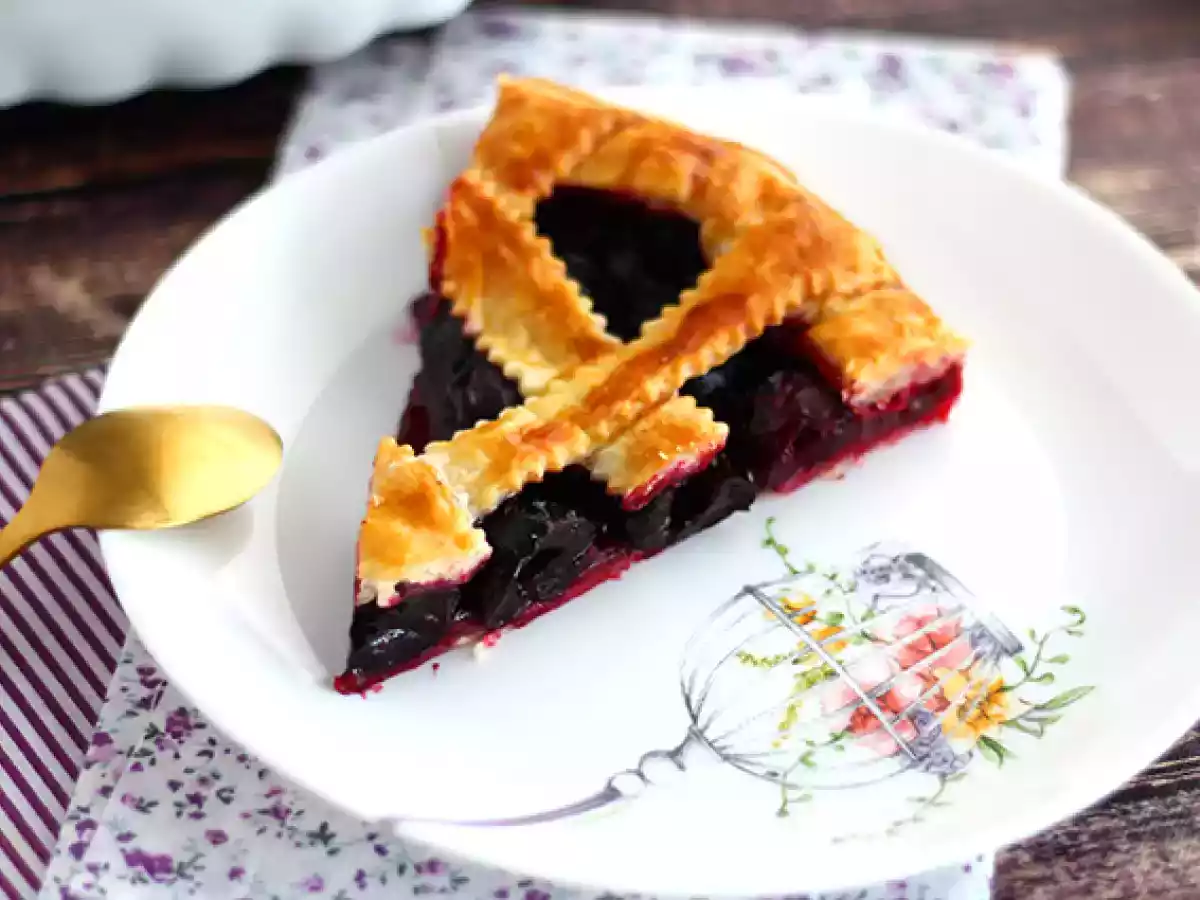 Cherry puff pastry tart - photo 2