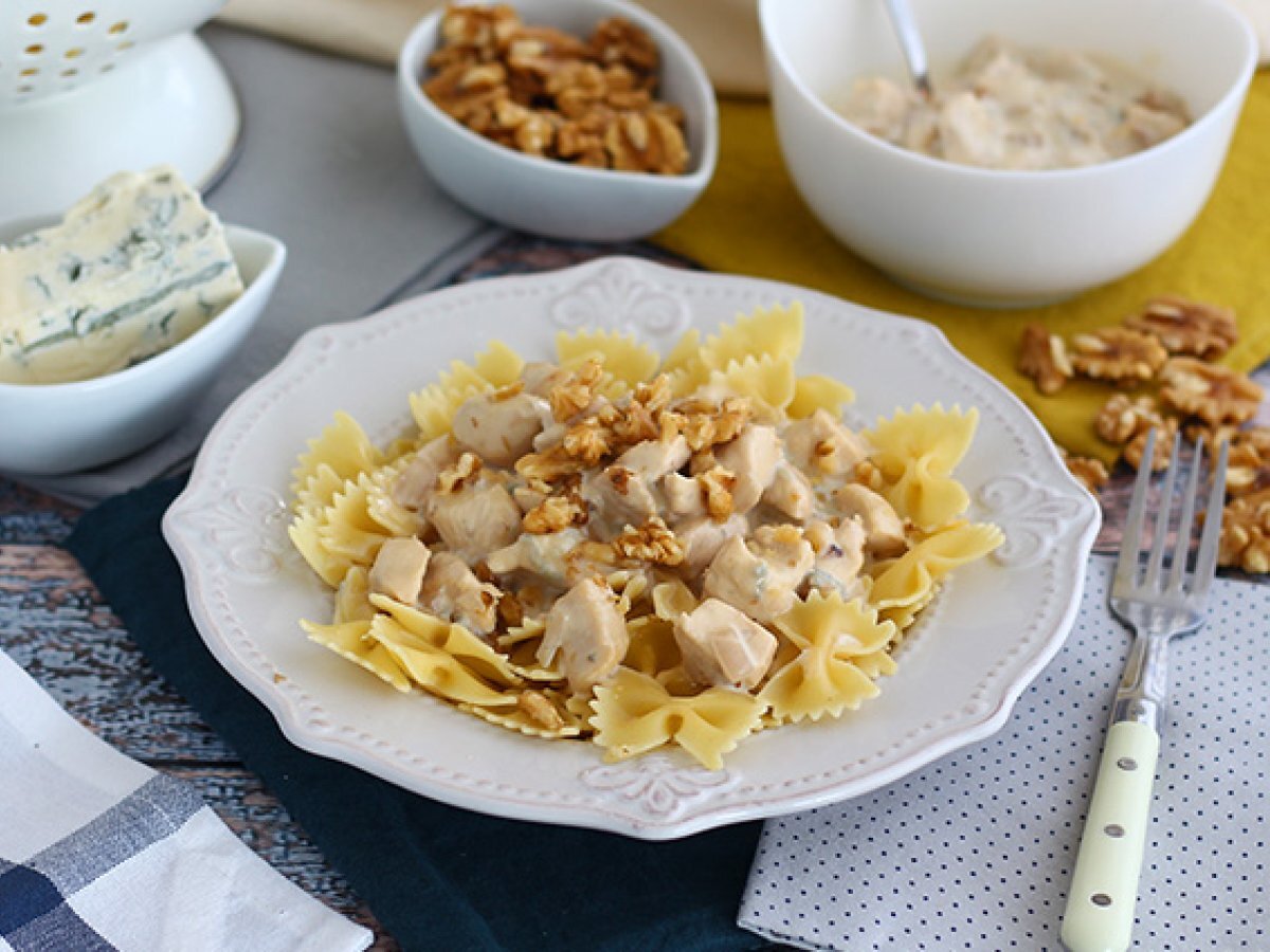 Chicken and gorgonzola pasta - photo 3