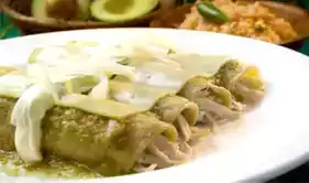 Chicken crêpes recipe with green sauce