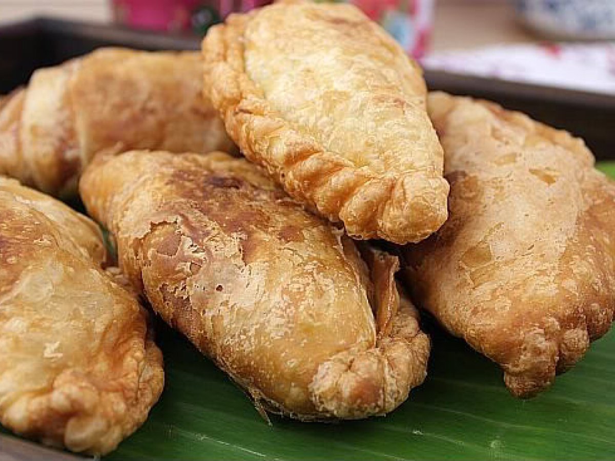 Chicken Curry Puffs