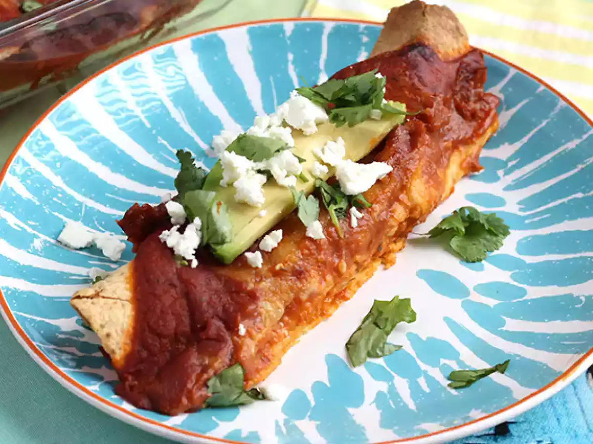 Chicken enchiladas with chili sauce - photo 2