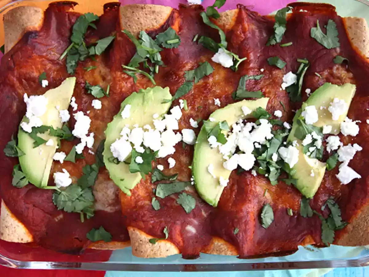 Chicken enchiladas with chili sauce - photo 3