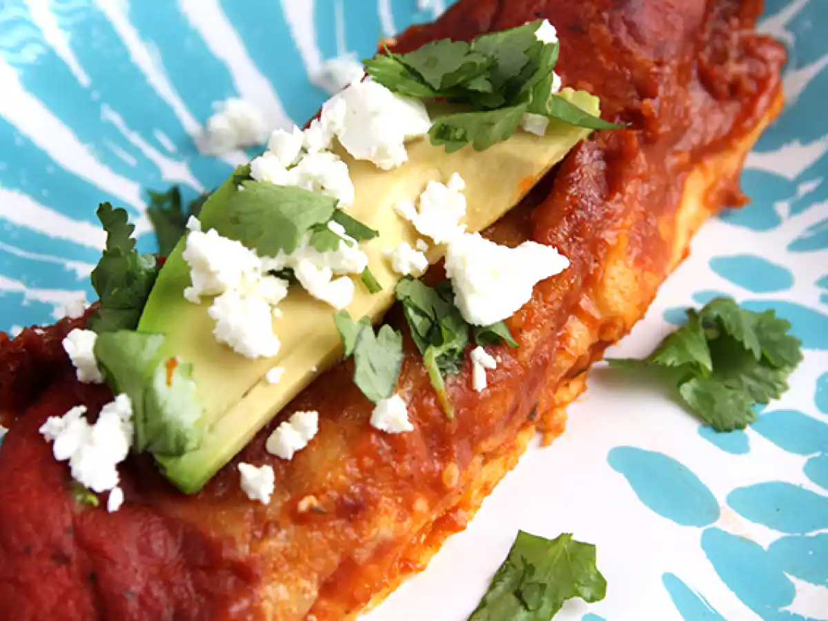 Chicken enchiladas with chili sauce - photo 5