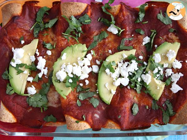 Chicken enchiladas with chili sauce - photo 3