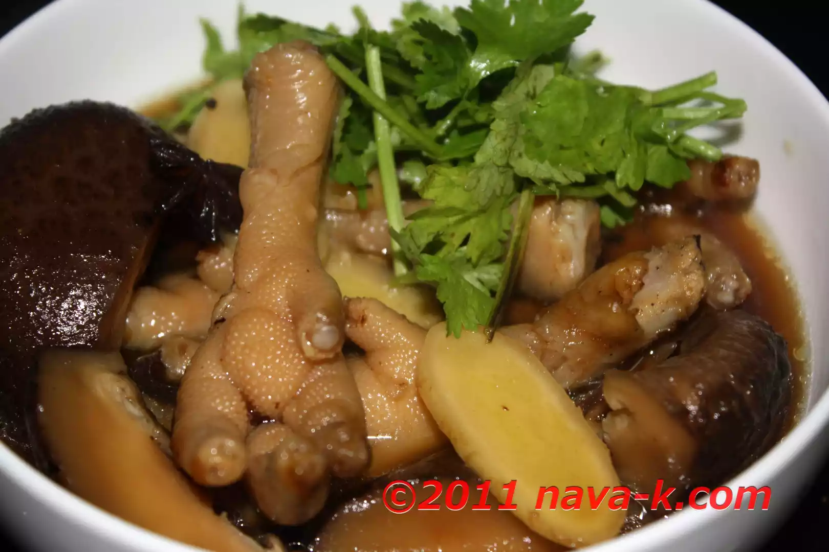 Chicken feet & flower mushroom soup