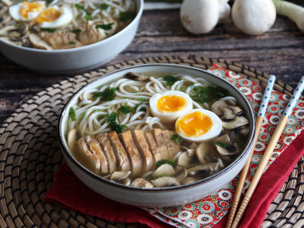 Chicken ramen: the easy version of this iconic Asian dish!