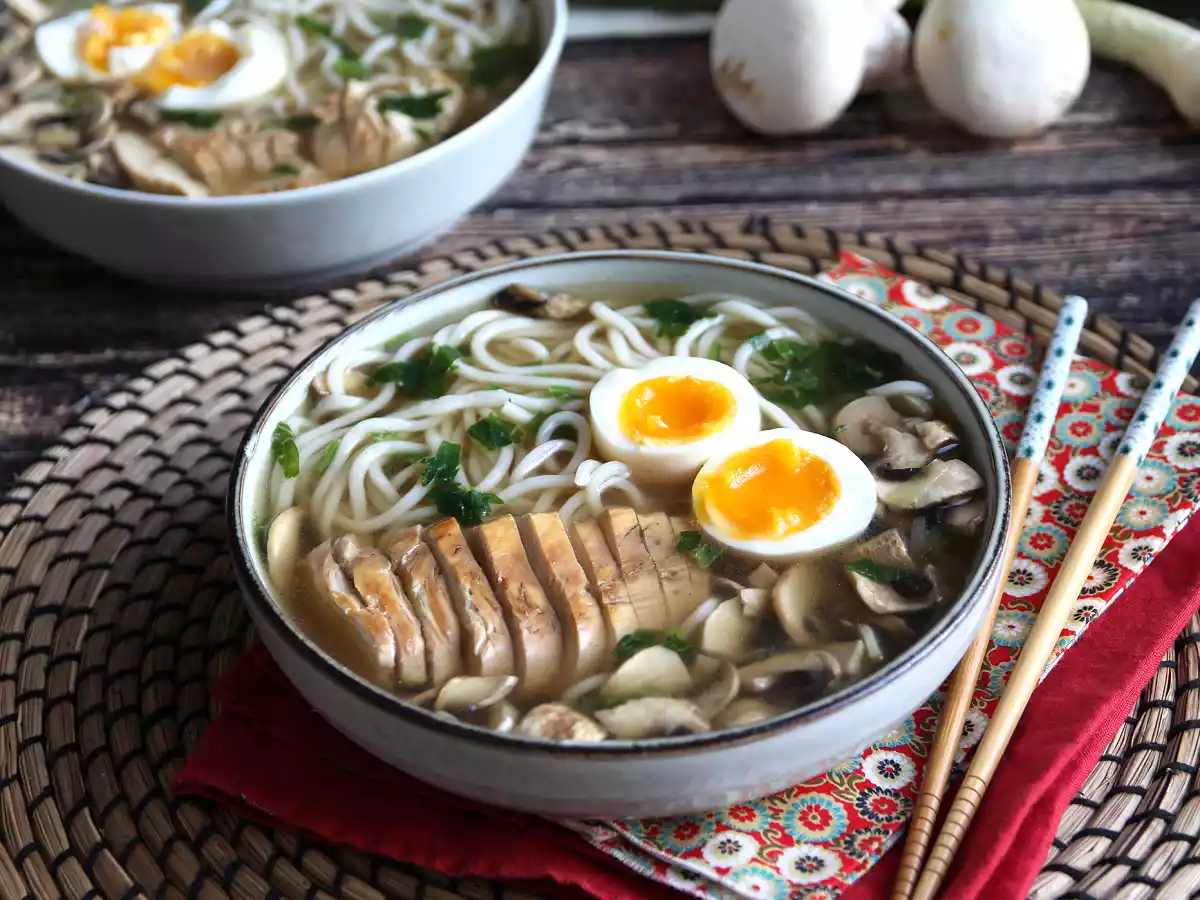 Chicken ramen: the easy version of this iconic asian dish!