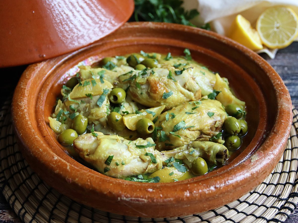 Chicken tagine, lemon and olives (super easy to make!)