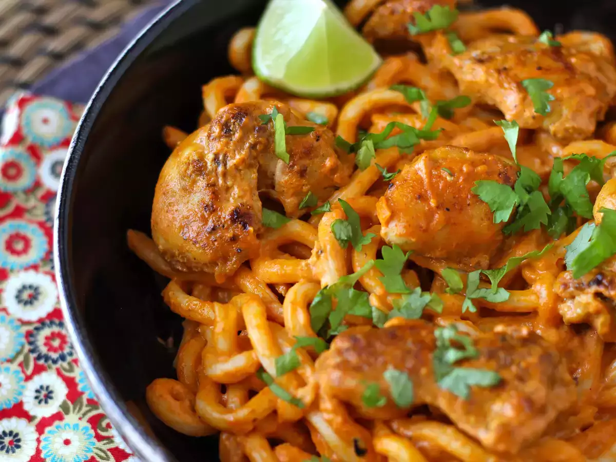 Chicken udon noodles with a creamy Thai curry sauce - photo 3