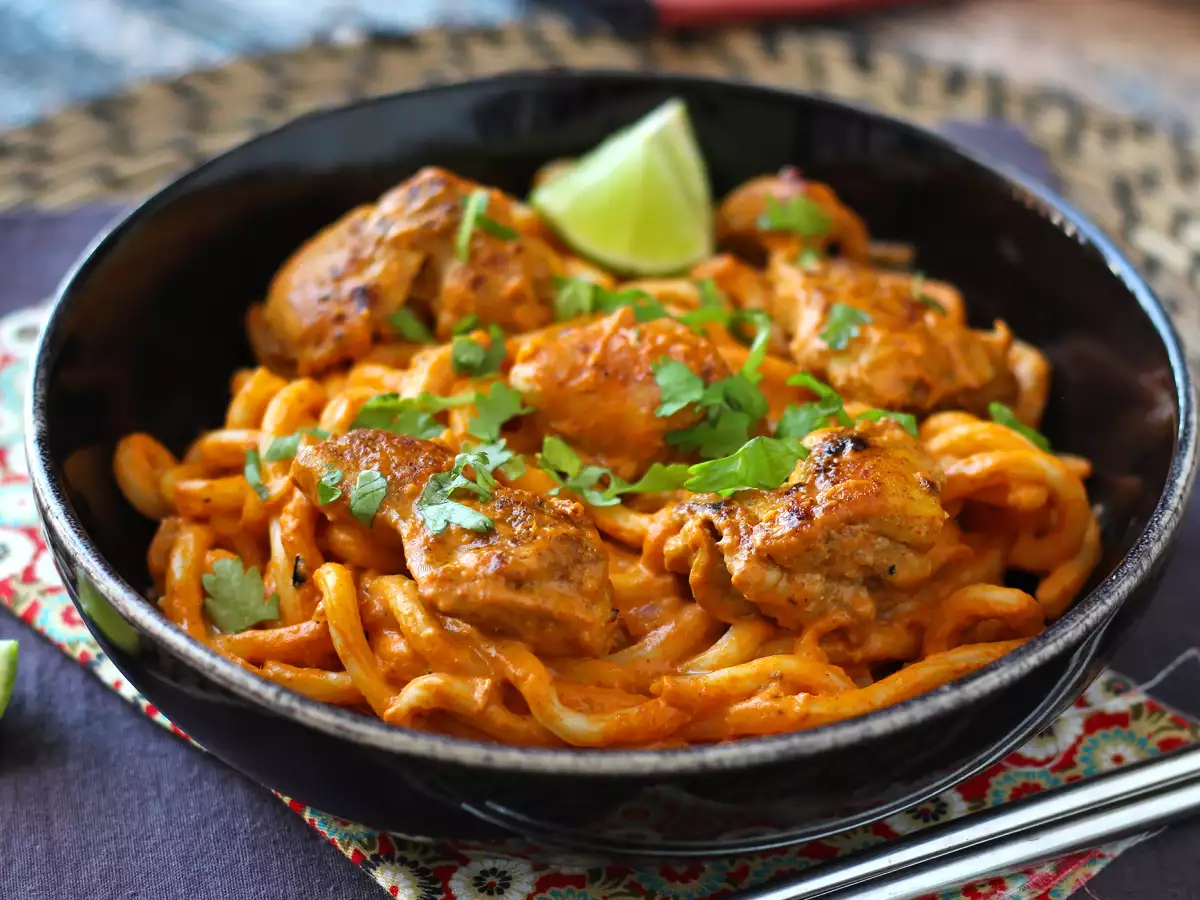 Chicken udon noodles with a creamy Thai curry sauce - photo 4