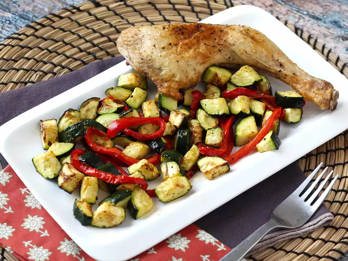 Chicken with peppers and zucchini in air fryer: ready in 20 minutes! - photo 3