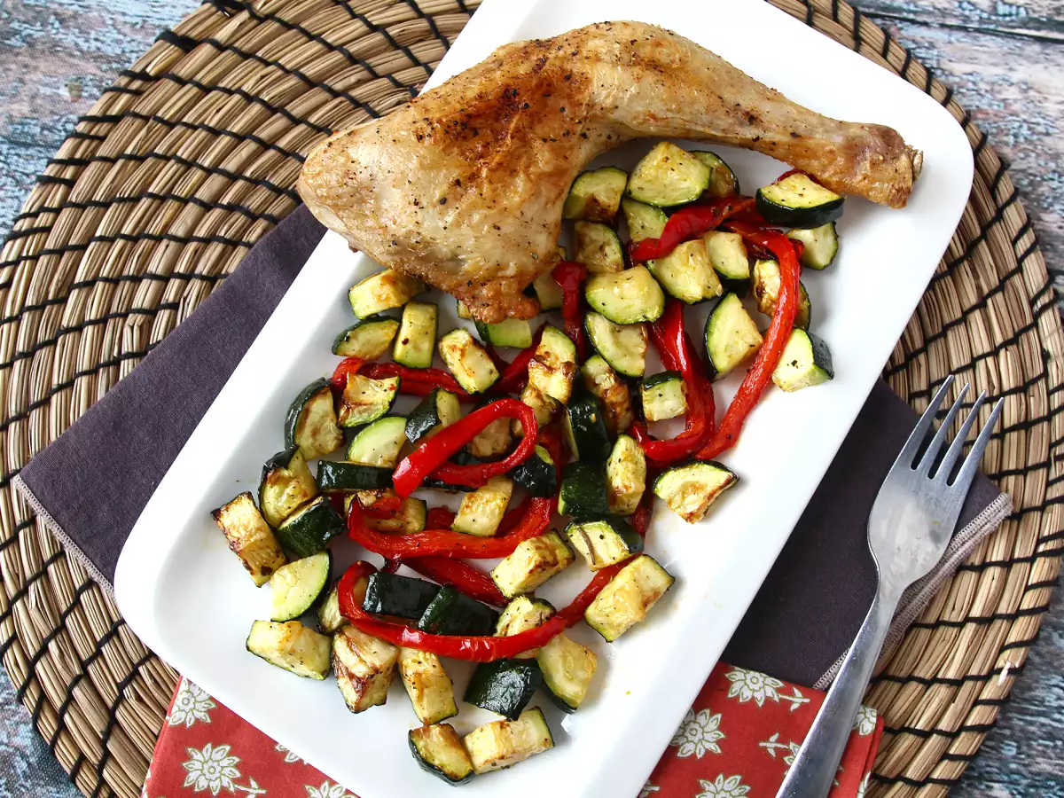 Chicken with peppers and zucchini in air fryer: ready in 20 minutes! - photo 4